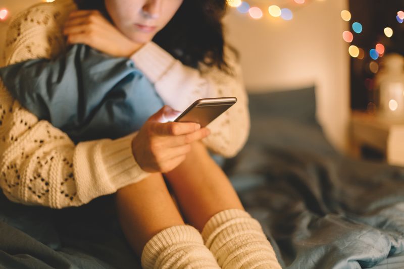 Why you’re more likely to solve your problems on a therapist’s sofa than on social media